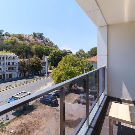 Modern 1-Bedroom Apartment With Free Parking 普罗夫迪夫 外观 照片
