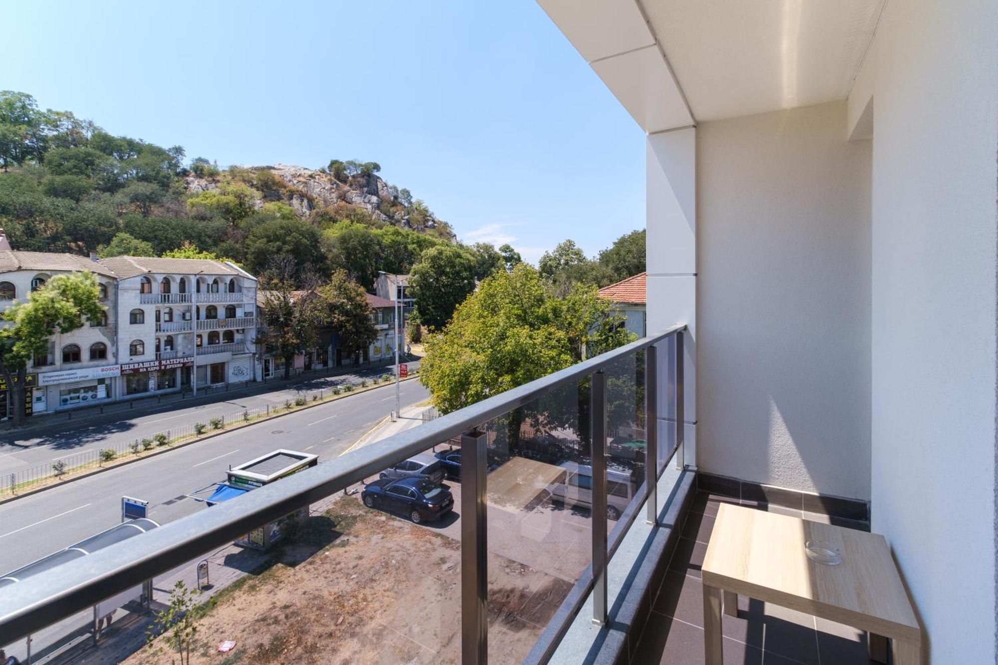 Modern 1-Bedroom Apartment With Free Parking 普罗夫迪夫 外观 照片