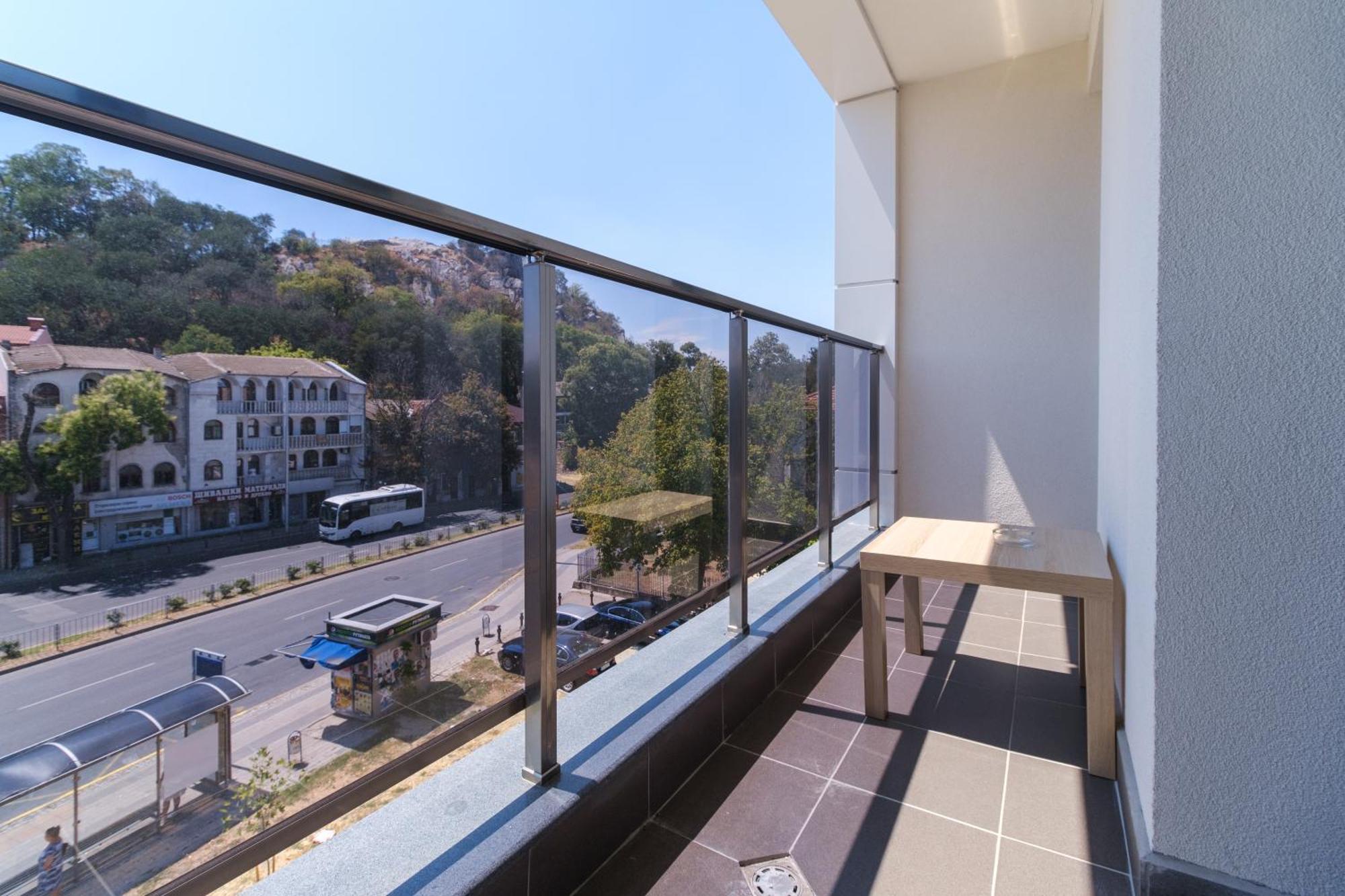 Modern 1-Bedroom Apartment With Free Parking 普罗夫迪夫 外观 照片