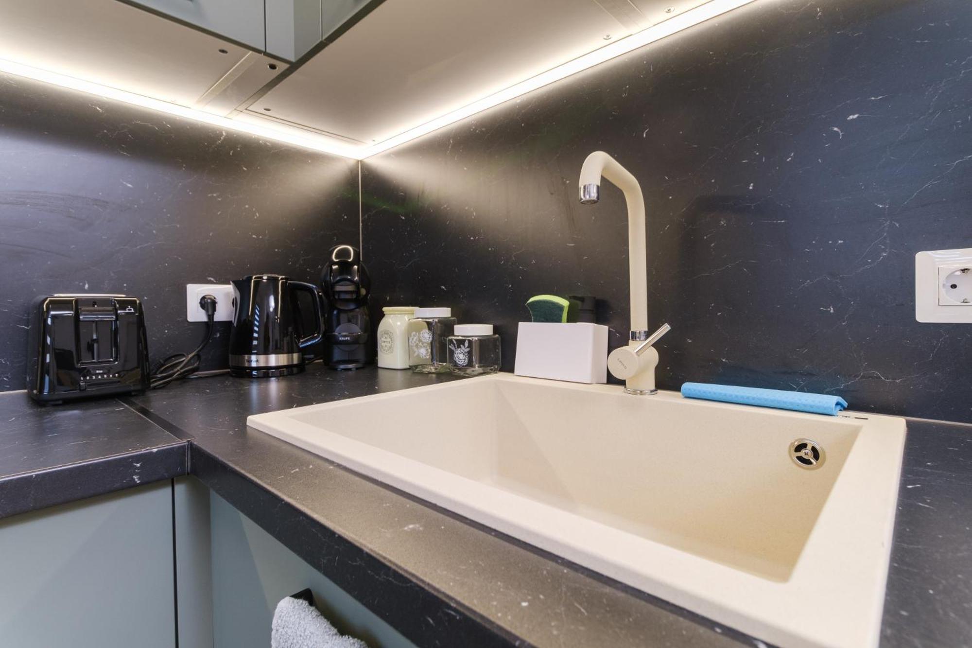 Modern 1-Bedroom Apartment With Free Parking 普罗夫迪夫 外观 照片