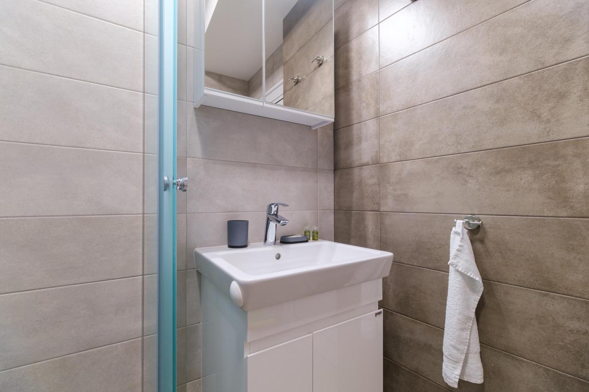 Modern 1-Bedroom Apartment With Free Parking 普罗夫迪夫 外观 照片