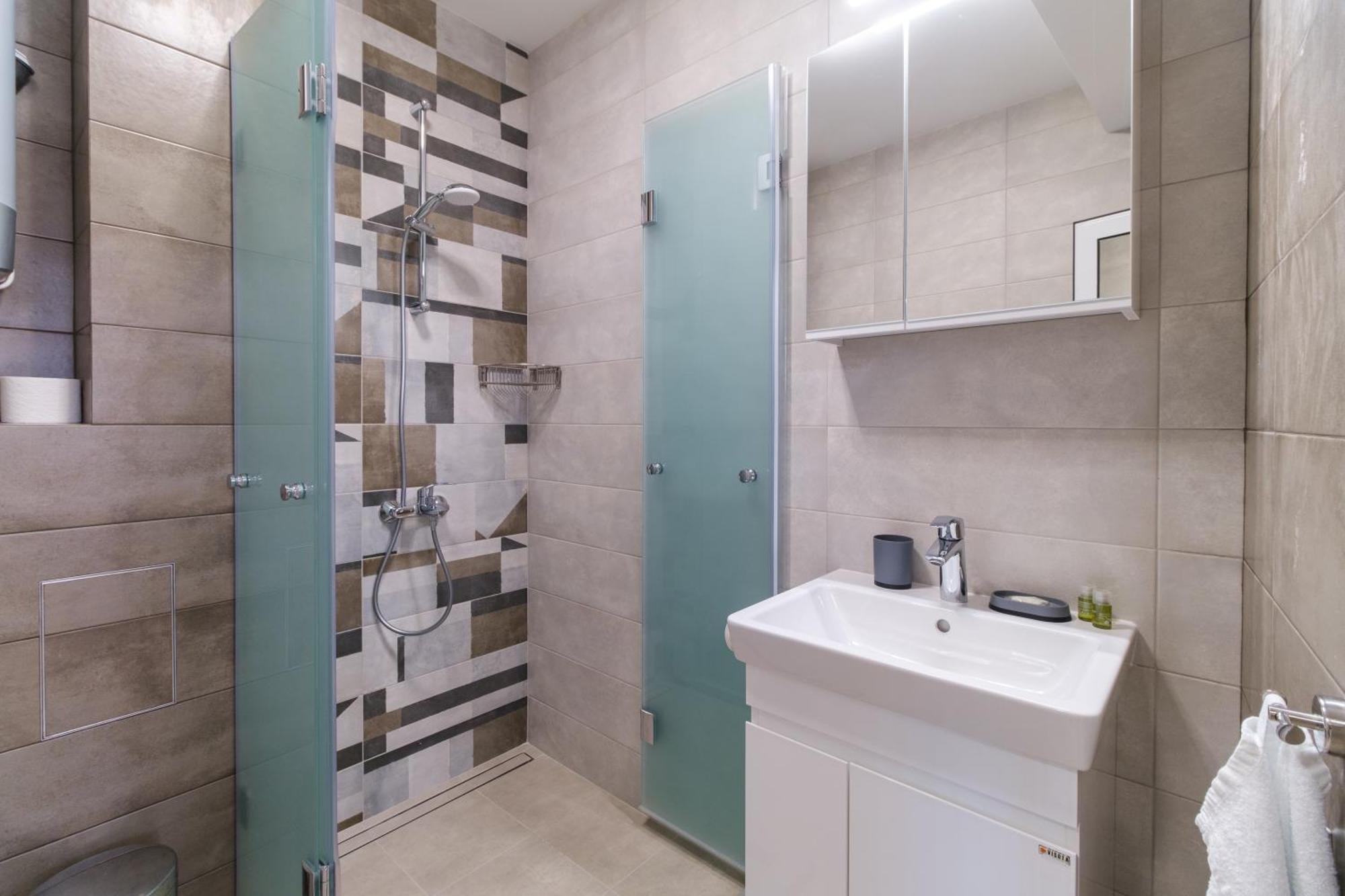 Modern 1-Bedroom Apartment With Free Parking 普罗夫迪夫 外观 照片